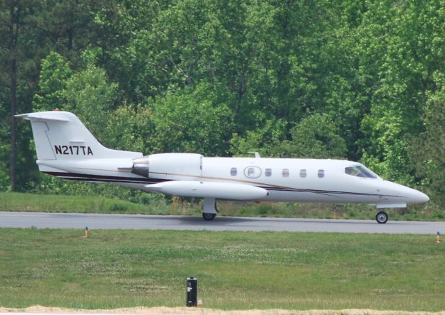 — — - FOX AVIATION LLC WILMINGTON DE / Taxiing to 20 - 5/13/10