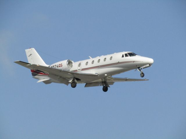 Cessna Citation Excel/XLS (N574QS) - Landing RWY 20R