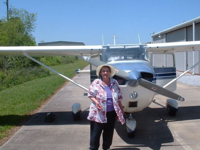 Cessna Skyhawk (N20032) - Mom Noone, age 82