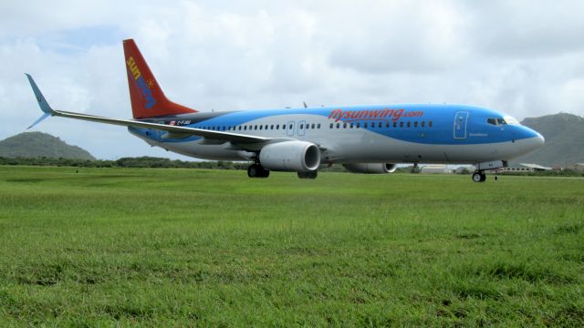 Boeing 737-800 (C-FJAU)