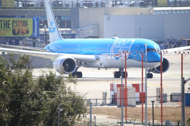 BOEING 787-10 Dreamliner (PH-BKA)