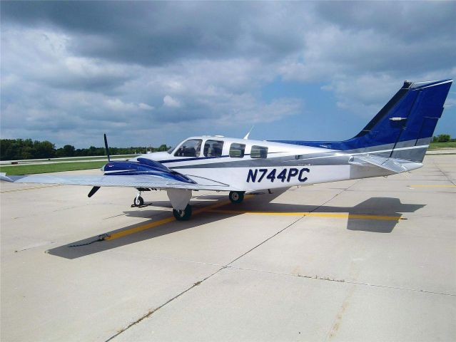 Beechcraft Super King Air 200 (N744PC)