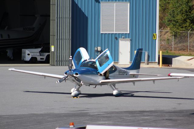 Cirrus SR-22 (N558PG)