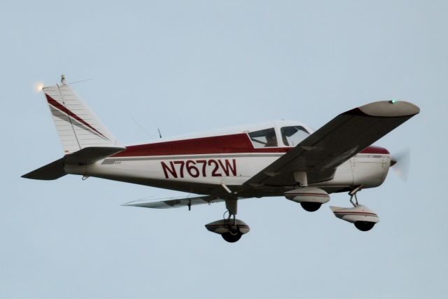 Piper Cherokee (N7672W)