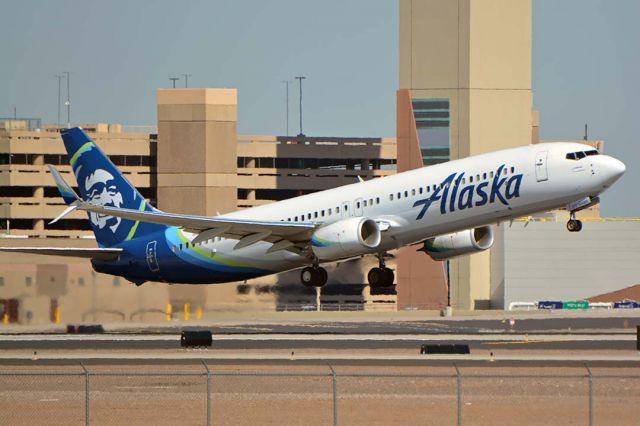 Boeing 737-900 (N272AK) - Alaska Boeing 737-900 N272AK at Phoenix Sky Harbor on August 29, 2018.