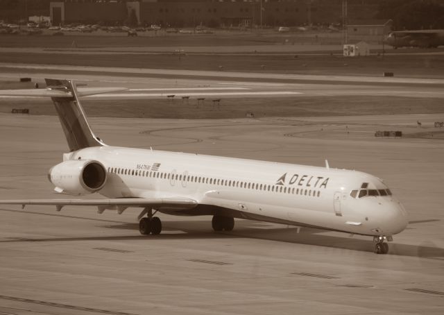 McDonnell Douglas MD-90 (N647NW) - Taxiing at MSP on 07/31/2011.  TO be reregistered as N918DH!