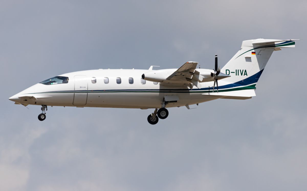 Piaggio P.180 Avanti (D-IIVA)