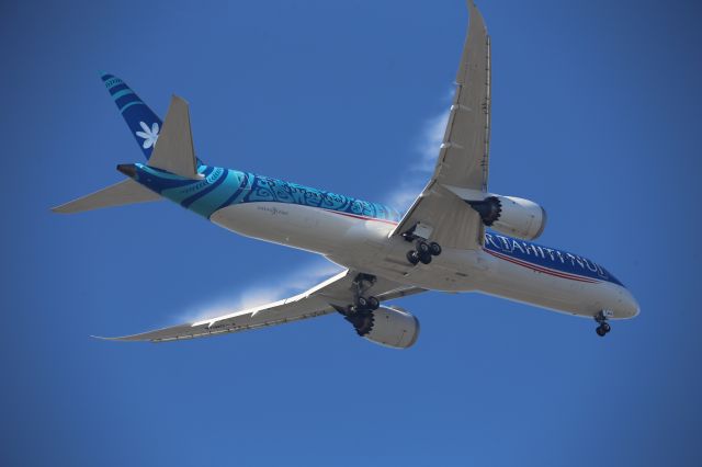 Boeing 787-9 Dreamliner (F-OMUA)