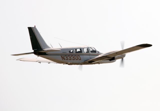 Piper Seneca (N33300) - Powerful take off RW28.