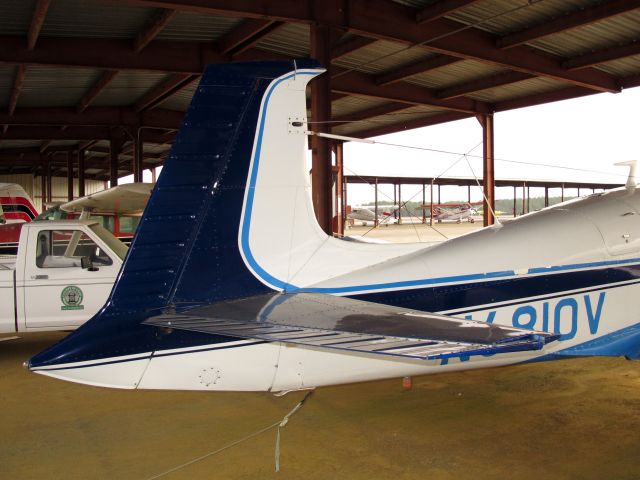 Mooney M-20 (N6810V) - Note the shape of the tail fin.