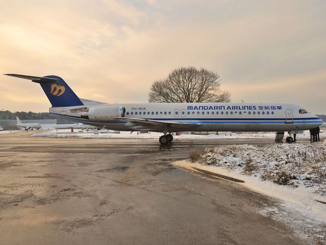 PH-MJR — - ex Mandarin Airlines (Taiwan) - Fokker 100 (F-28-0100) - C/N 11500 - PH-MJR (ex B-12291) - waiting for taxi clearance for a flight EHWO to EHAM (Amsterdam) for painting - 2010-01-10. Aircraft is prepare for Contact Air as D-AFKD.