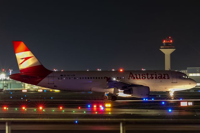 Airbus A320 (OE-LZB)