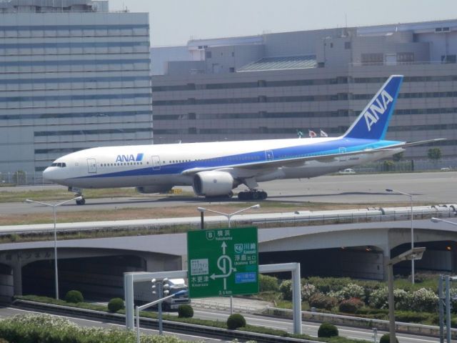 Boeing 777-200 (JA8969)