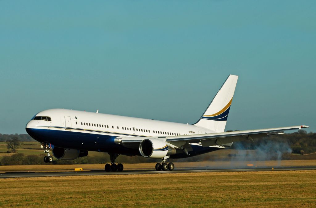 BOEING 767-200 (N673BF)
