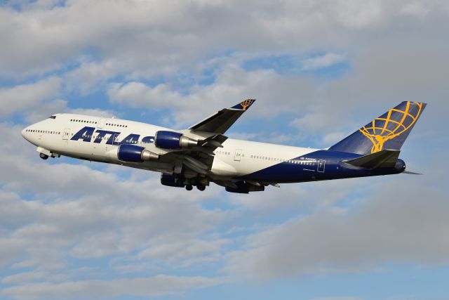 Boeing 747-400 (N465MC) - 23-R on 11-11-20