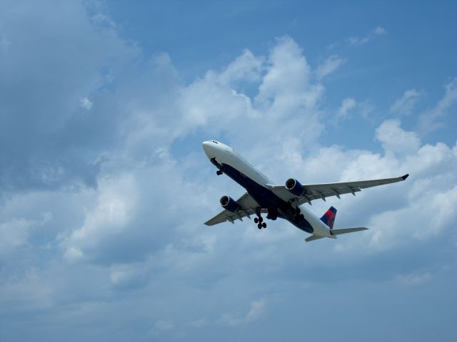 Airbus A330-300 (N806NW) - Standing right next to runway 23 as this bird takes off from Des Moines.  Rating is important to me so if you would rate my pictures, that would be great!