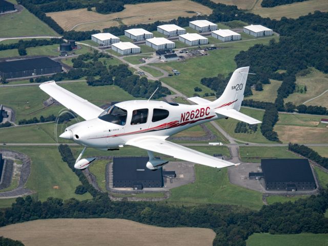 Cirrus SR-20 (N262BC)