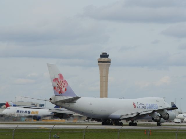 Boeing 747-400 (B-18706)