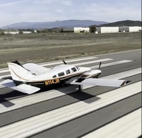 Piper Seneca (N114JR)