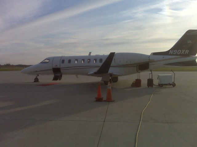 Learjet 40 (N90XR)