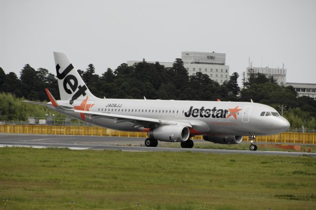 Airbus A320 (JA08JJ) - Takeoff at Narita Intl Airport Rwy16R on 2013/08/20