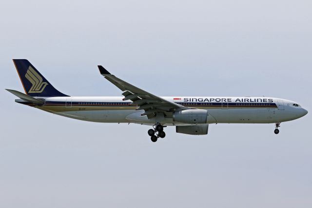 Airbus A330-300 (9V-STF)