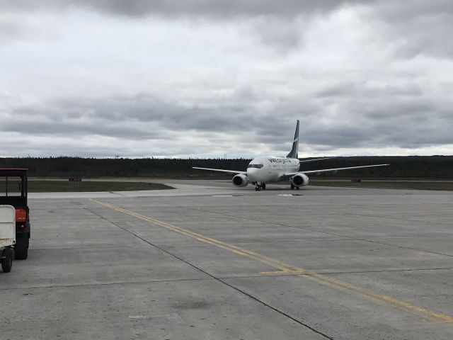 BOEING 737-600 (C-GXWJ) - WS-518 taxiing to gate after arriving from YYZ