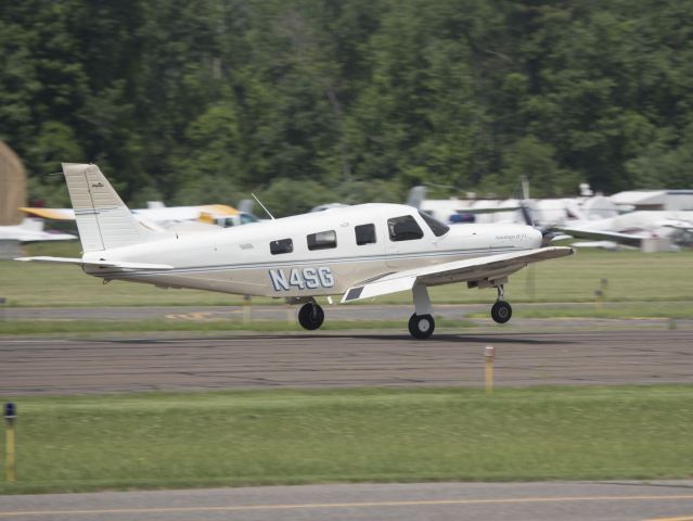 Piper Saratoga/Lance (N4SG) - Landing runway 08. 1 JUN 2016.