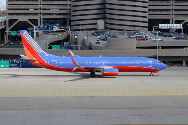 Boeing 737-800 (N8601C)