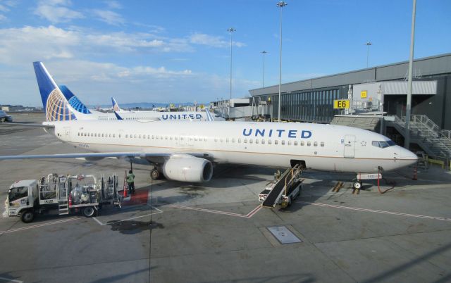 Boeing 737-900 (N75433) - Gated at SFO