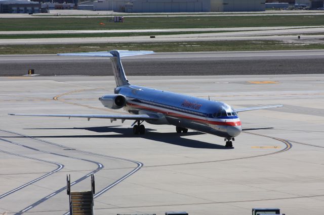 McDonnell Douglas MD-82 (N7548A)