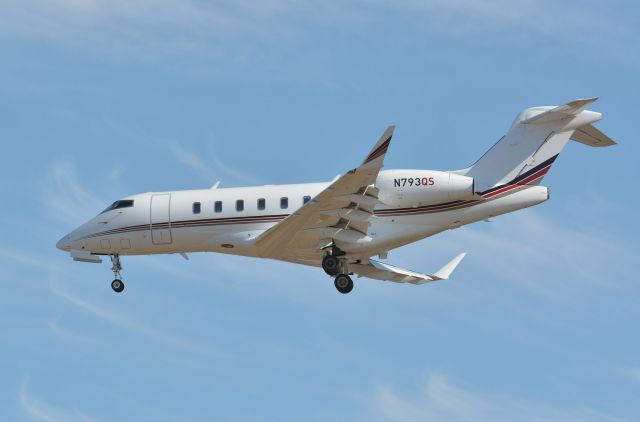 Bombardier Challenger 300 (N793QS) - Clear to land 06L in CYHU. 08-04-2025