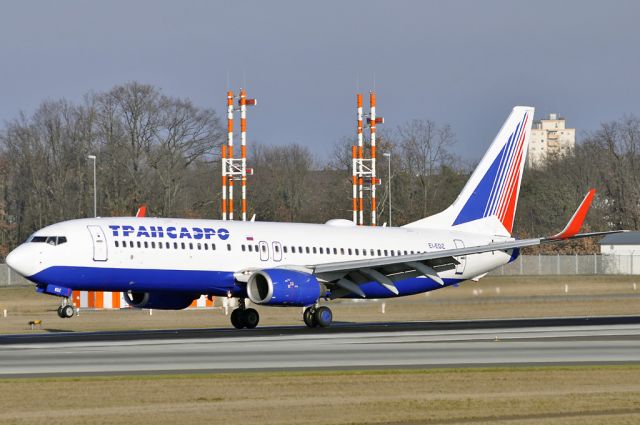 Boeing 737-700 (EI-EDZ)