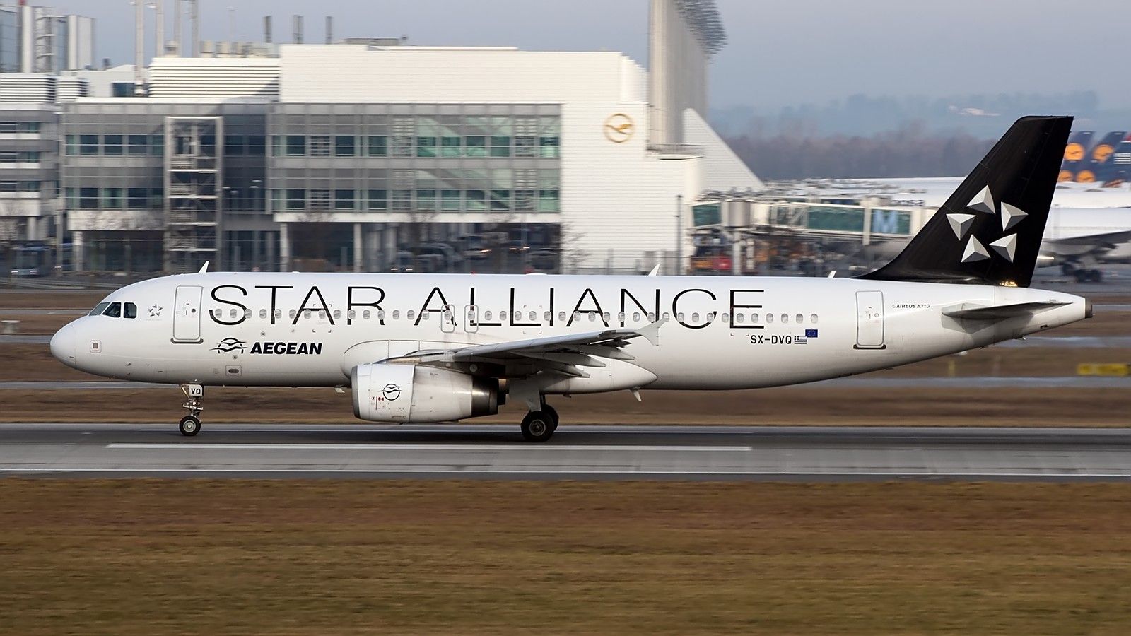 Airbus A320 (SX-DVQ)