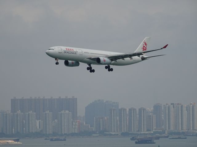 Airbus A330-300 (B-HLA)
