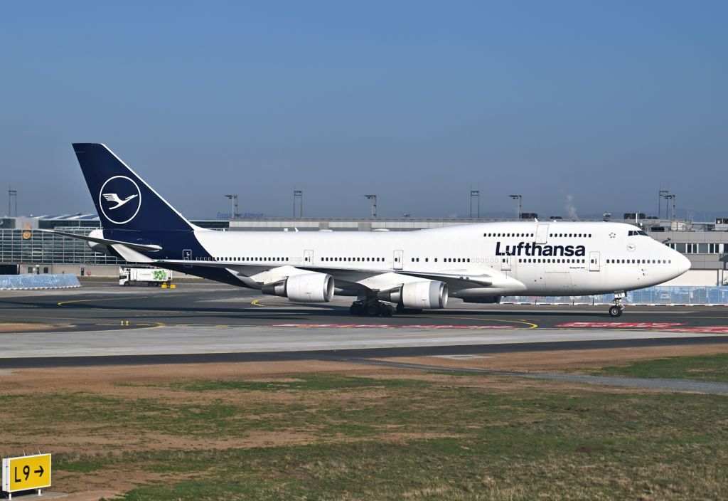 Boeing 747-400 (D-ABVY)