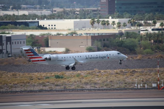 Canadair Regional Jet CRJ-700 (N758SK)