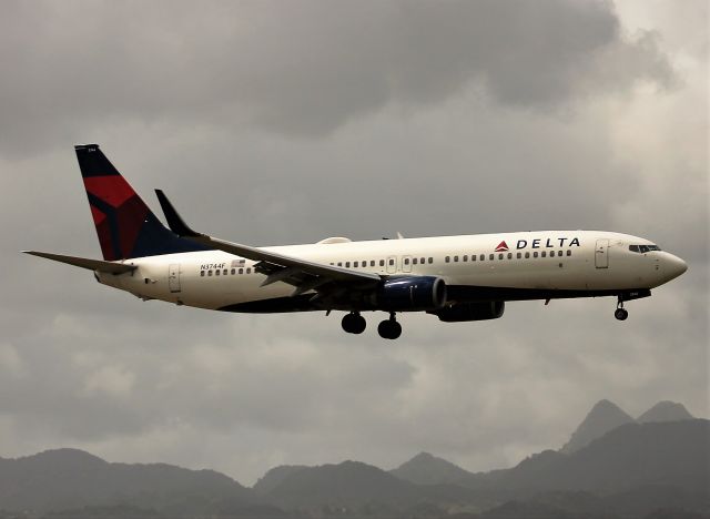 Boeing 737-800 (N3744F)