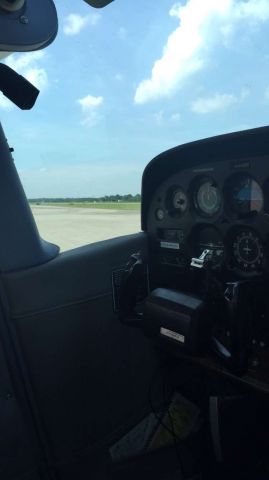 Cessna Skyhawk (N4864G)