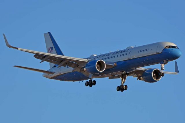 Boeing 757-200 (99-0003) - Boeing VC-32A (757-2G4) 99-0003 Air Force Two visited the Valley of the Sun on Wednesday, October 2, 2019.