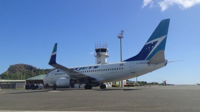 Boeing 737-700 (C-GWJO)