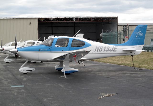 Cirrus SR-22 (N813JE) - The Cirrus fleet gets bigger and bigger - because its a great aircraft!