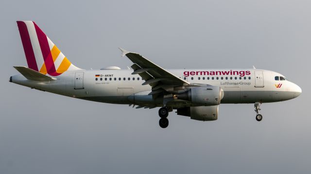 Airbus A319 (D-AKNT)