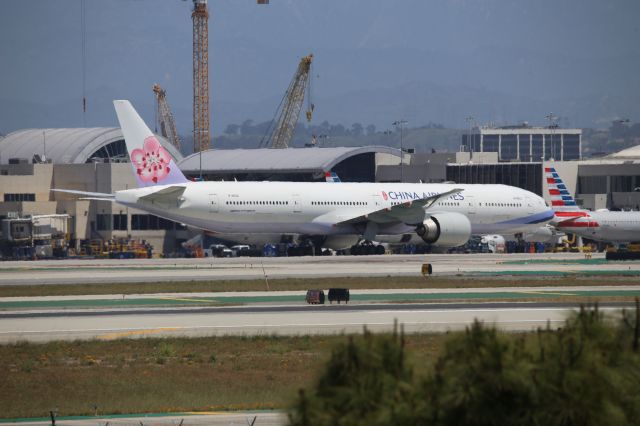 Airbus A330-300 (B-18002)