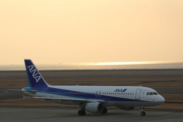 Airbus A320 (JA8400)