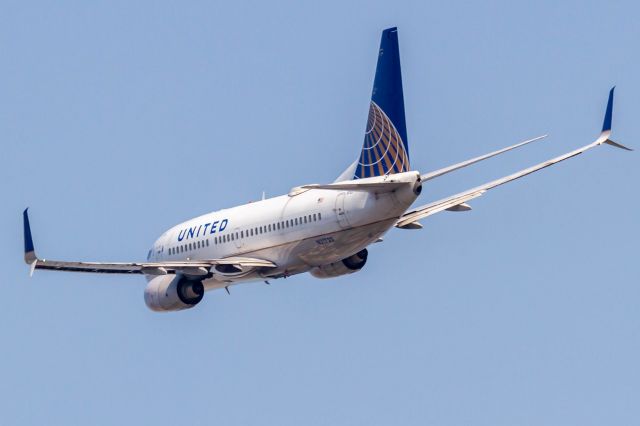 Boeing 737-700 (N21723) - United banking out on a reverse ops day.