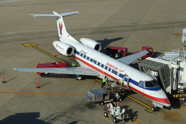 Embraer ERJ-135 (N725AE)