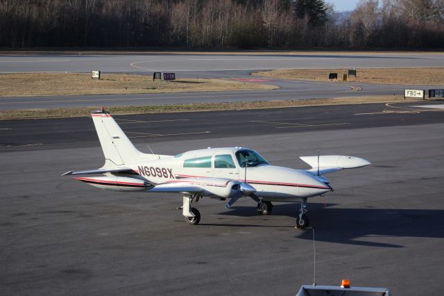 Cessna 310 (N6098X) - Parked