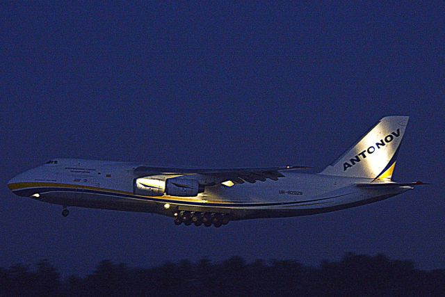 Antonov An-124 Ruslan (UR-82029) - Alpha Delta Bravo 3994 Heavy arriving from Shannon