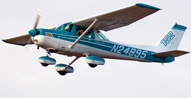 Cessna 152 (N24895)